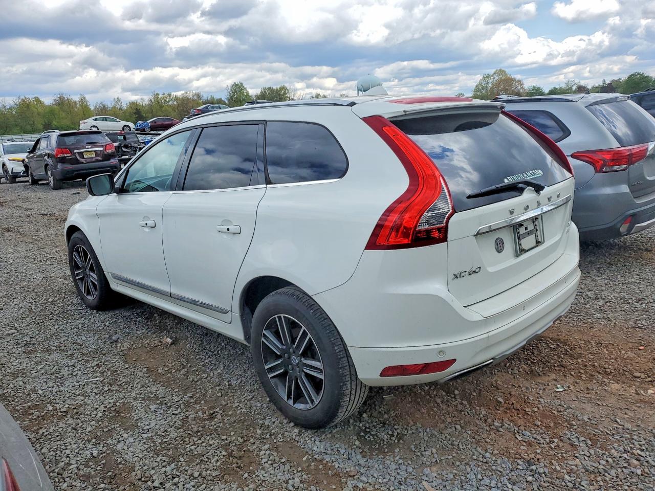2016 Volvo Xc60 VIN YV449MRK6G2871502 photo 2