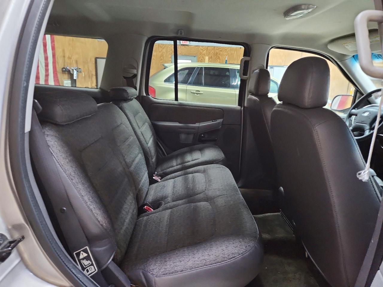 2002 Ford Explorer VIN 1FMZU72K82UD10648 photo 11