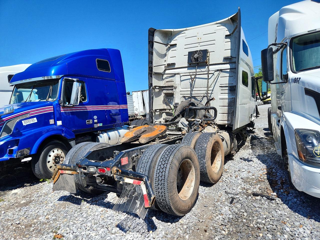 2020 Volvo Vn VIN 4V4NC9EH3LN263711 photo 4