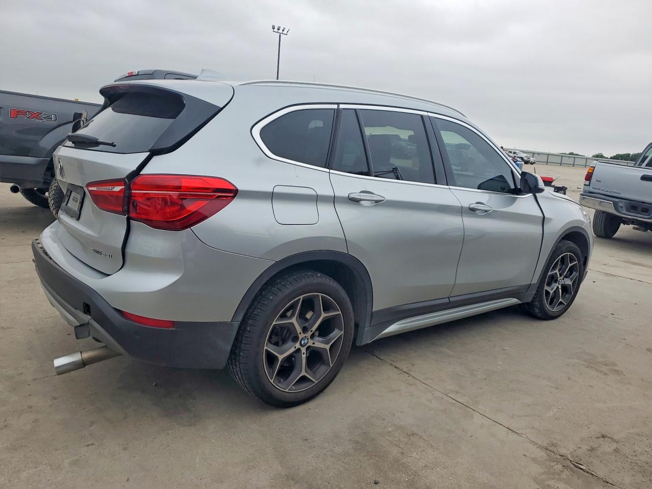 2019 BMW X1 VIN WBXHU7C50K3H44258 photo 3