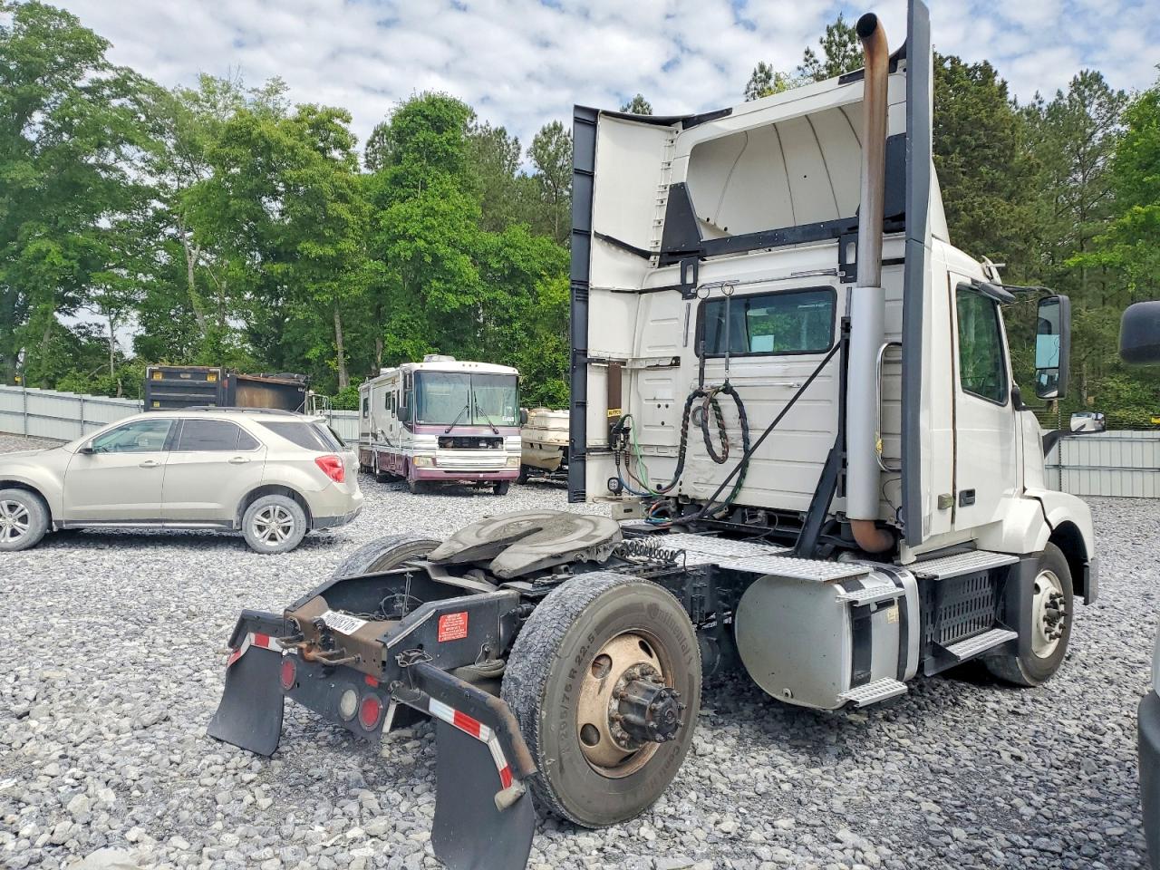 2017 Volvo Vn VIN 4V4N39TG3HN988064 photo 4