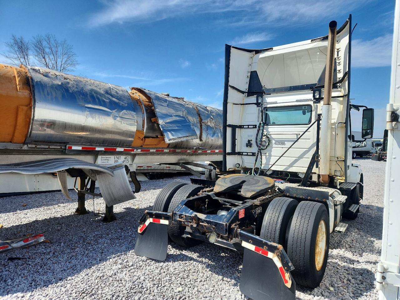 2018 Volvo Vn VIN 4V4N39TG9JN892705 photo 4