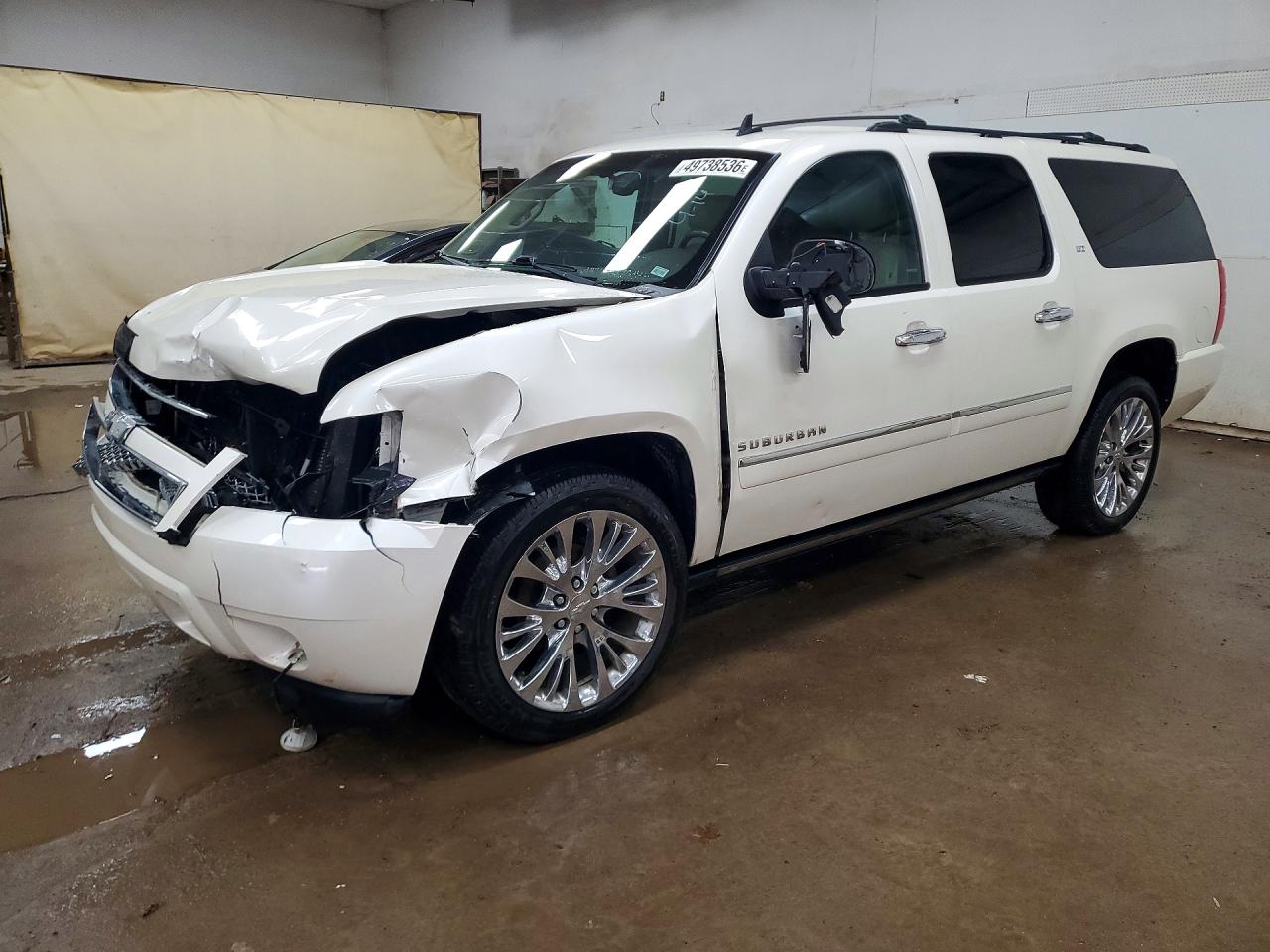 2014 Chevrolet Suburban VIN 1GNSKKE7XER164189 photo 1