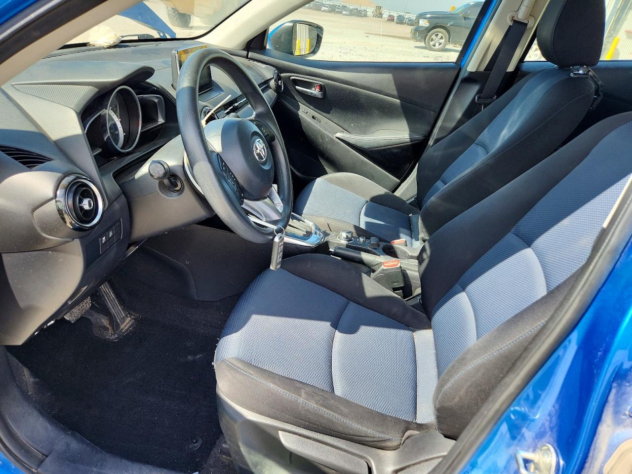 2017 Toyota Yaris VIN 3MYDLBYV1HY185392 photo 7