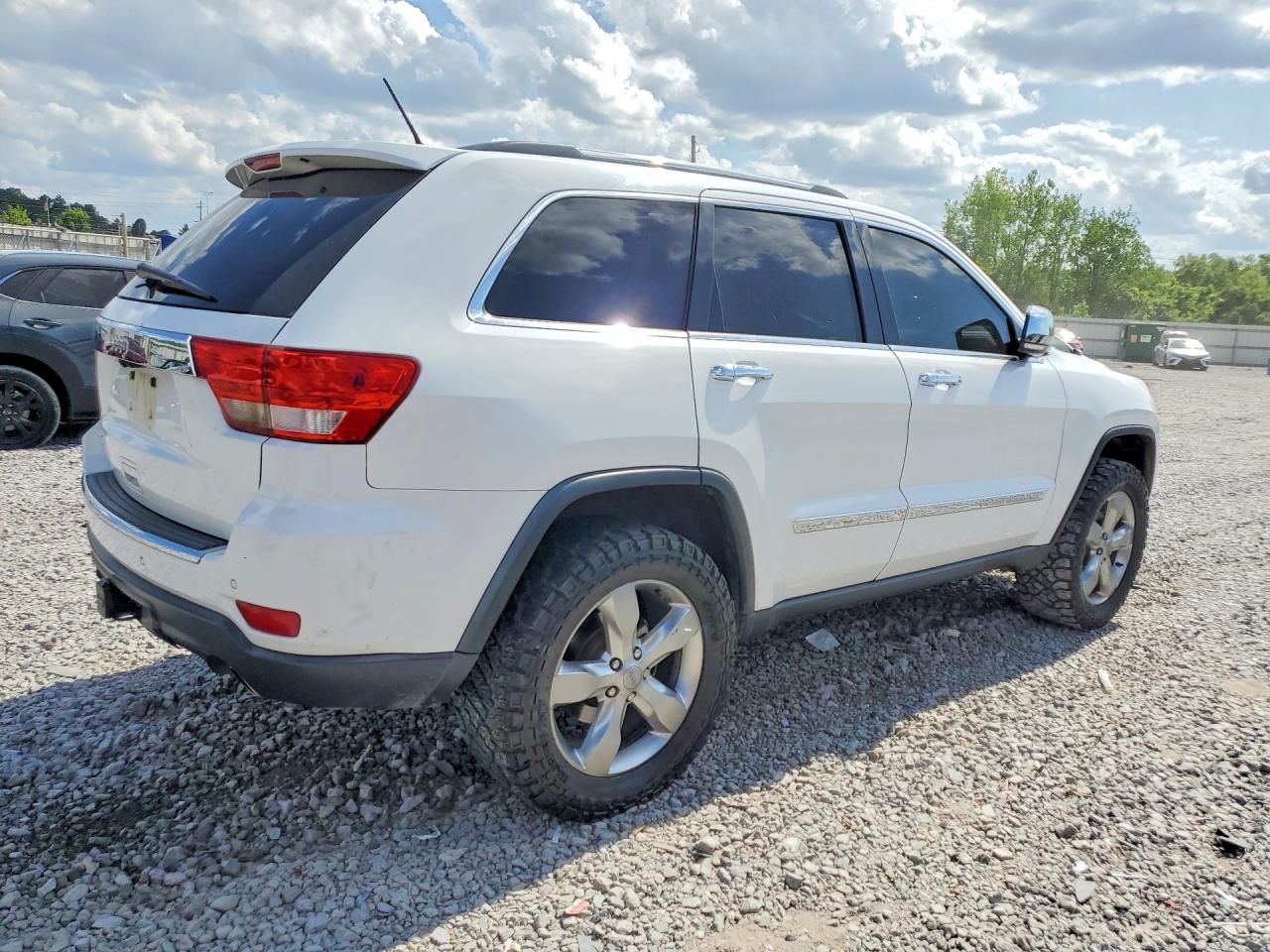 2013 Jeep Cherokee VIN 1C4RJEBT5DC526735 photo 3