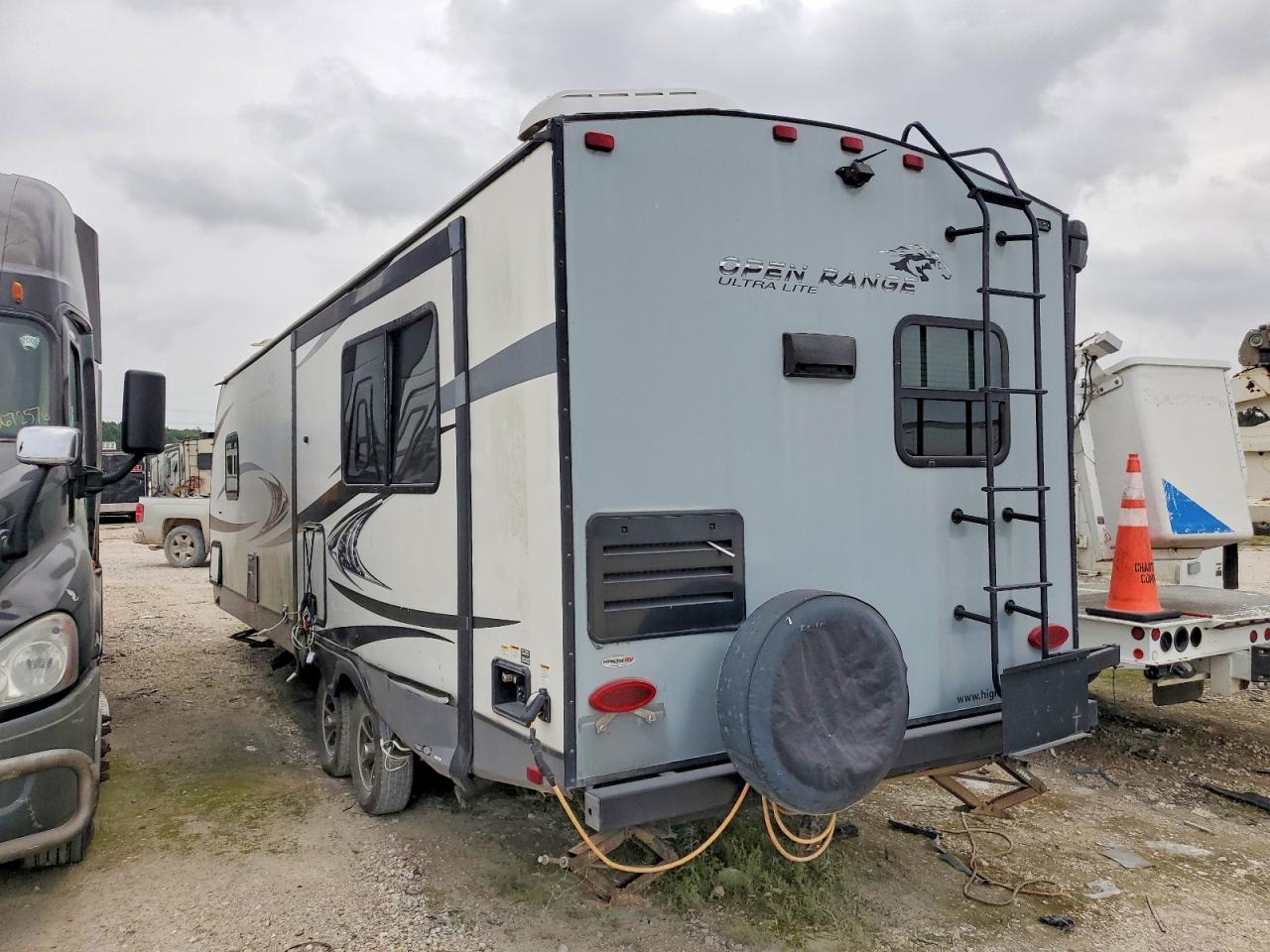 2017 HIGHLAND Highland VIN 58TTU3221H3030390 photo 3