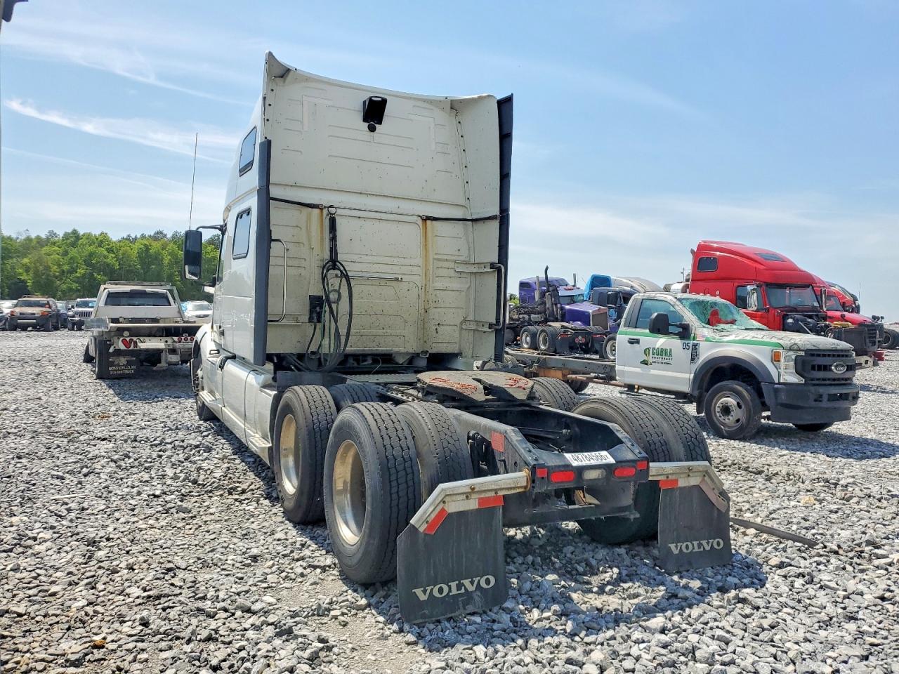 2020 Volvo Vn VIN 4V4NC9EH1LN226429 photo 3