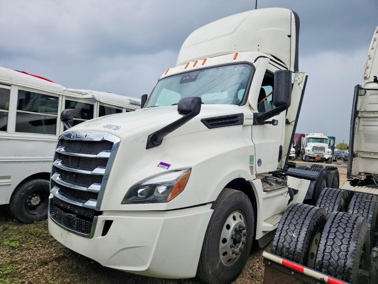2023 FREIGHTLINER All other VIN 3AKJHLDV2PSNT4529 photo 2