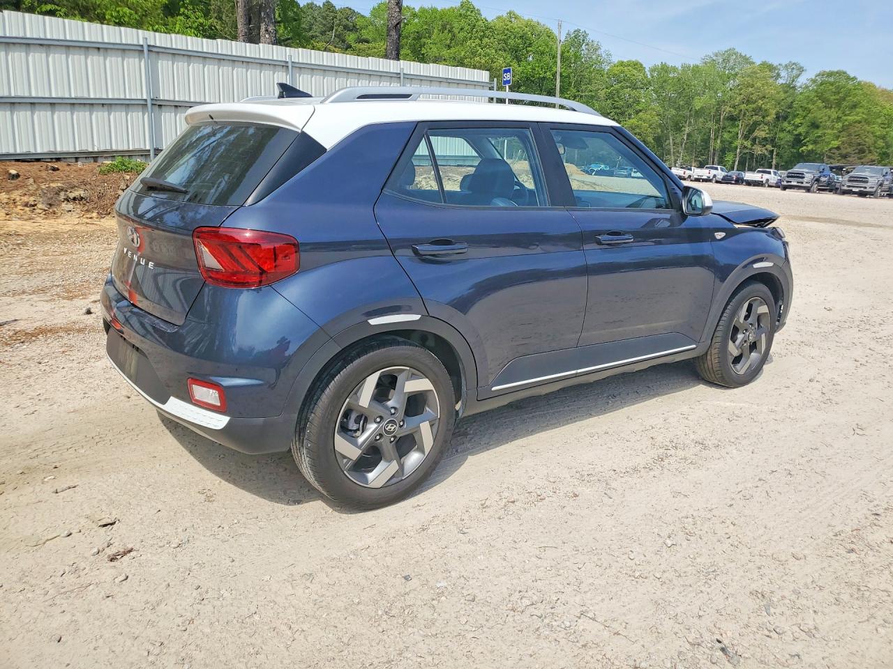 2022 Hyundai Venue VIN KMHRC8A35NU183171 photo 3
