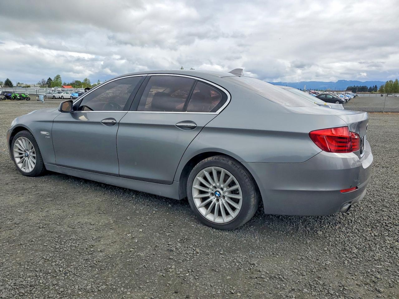 2012 BMW 5 series VIN WBAFU7C57CDU62614 photo 2