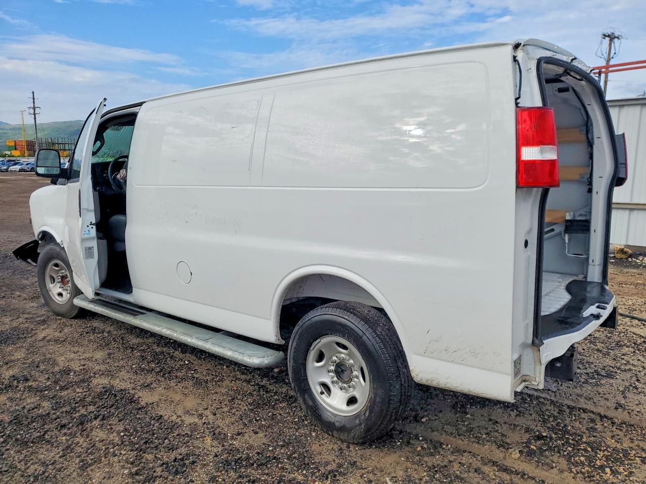 2025 Chevrolet Express VIN 1GCWGAFP2S1160118 photo 2