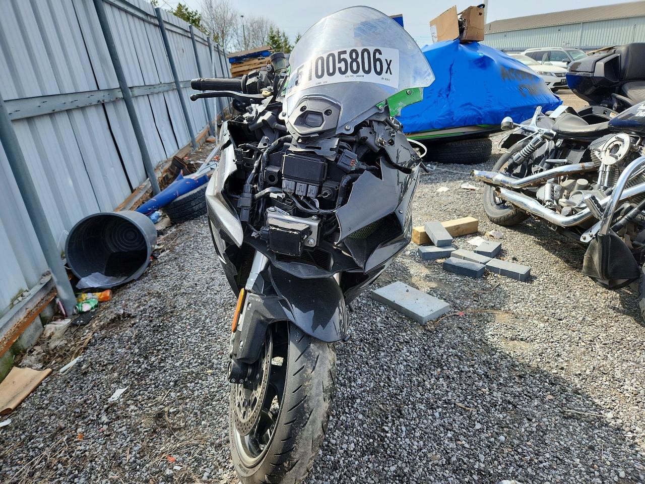 2023 Kawasaki Zx1002 r VIN JKBZXVR11PA002118 photo 2