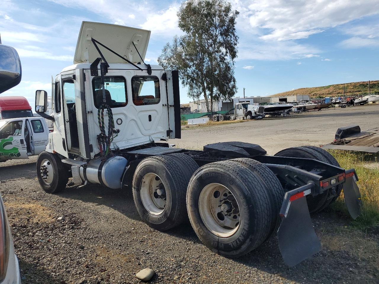 2021 FREIGHTLINER All other VIN 3AKJHLDR0MSMS4965 photo 3