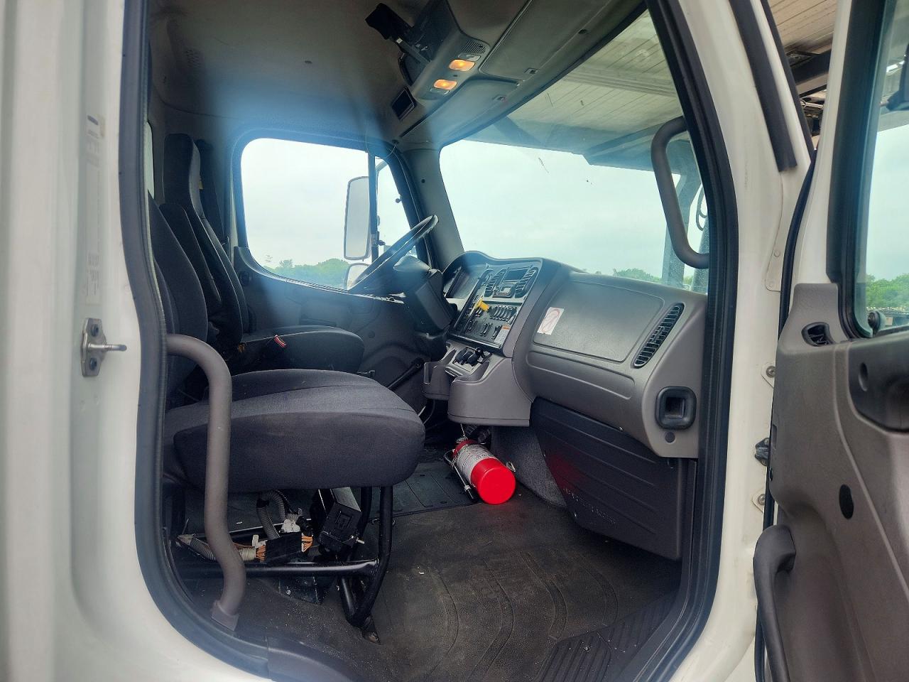 2017 FREIGHTLINER All other VIN 1FVACXCY4HHHY4645 photo 11