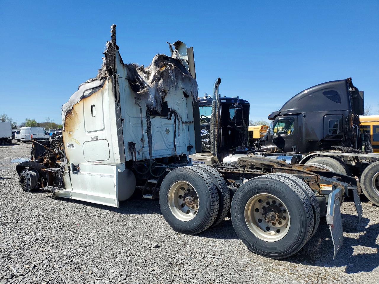 2017 FREIGHTLINER All other VIN 1FUJGLDR0HLJF8069 photo 3