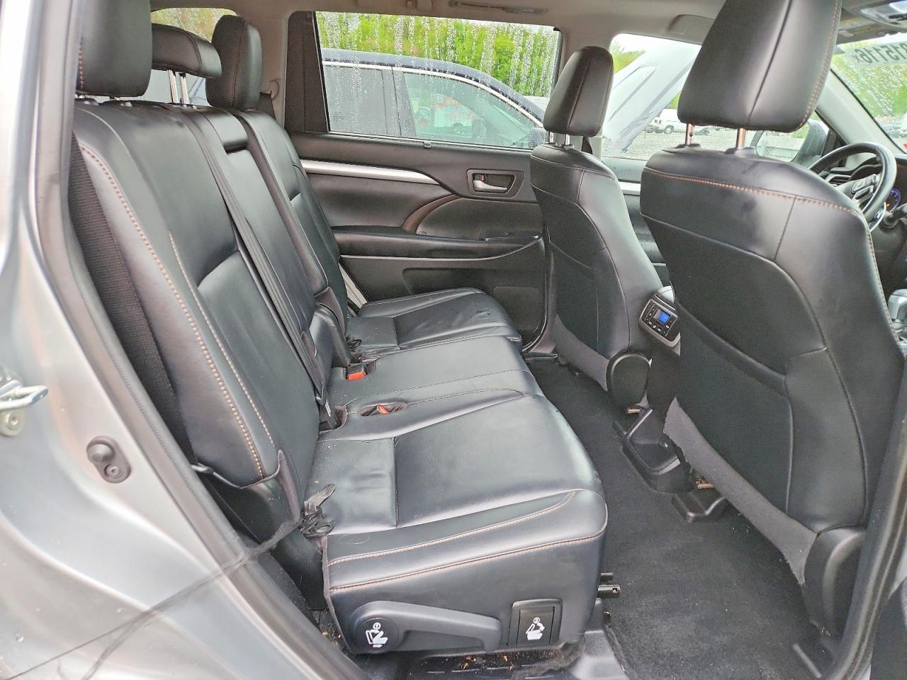 2019 Toyota Highlander VIN 5TDJZRFH9KS622351 photo 11