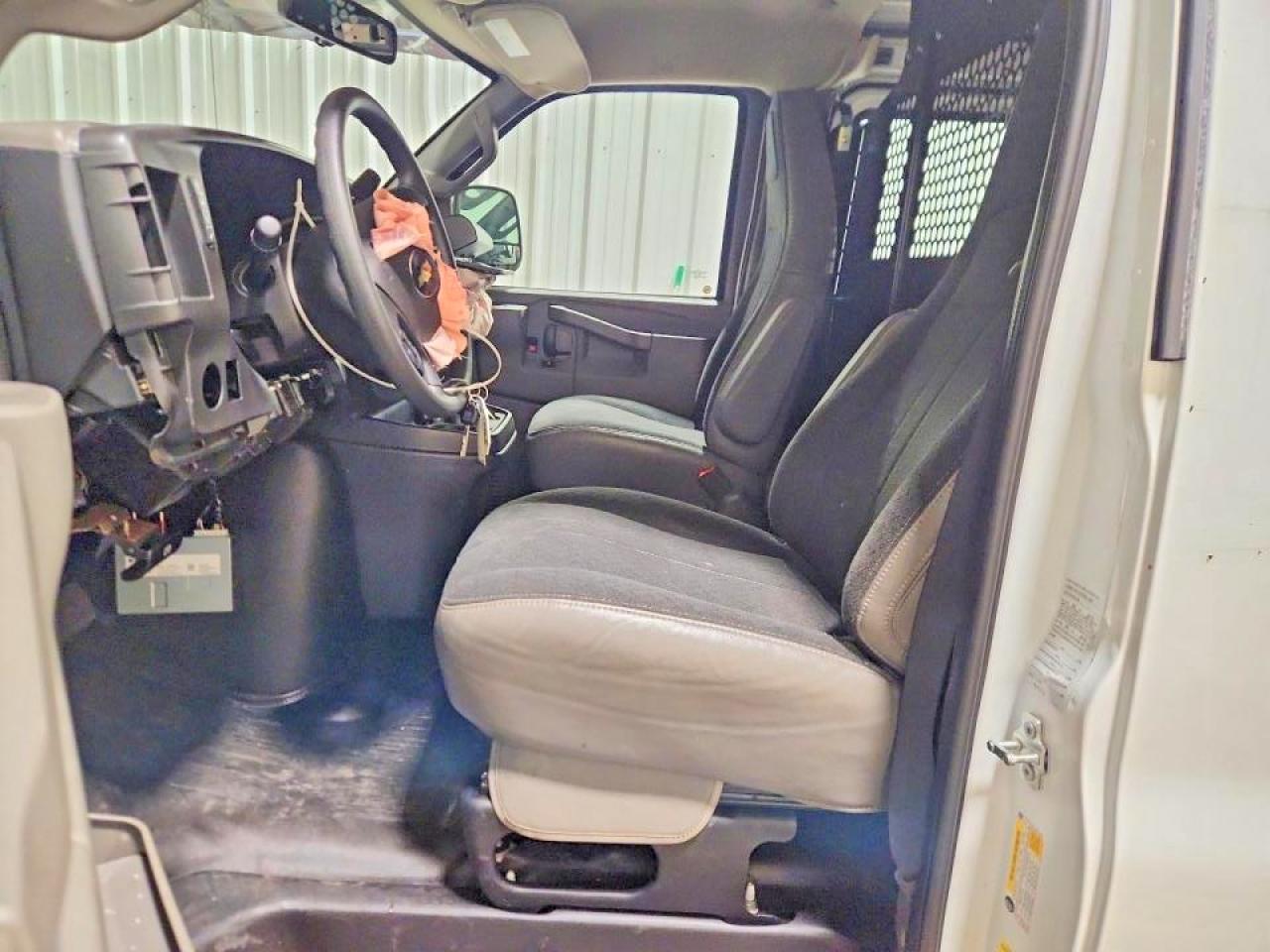 2025 CHEV Express VIN 1GCWGAFP1S1177847 photo 7