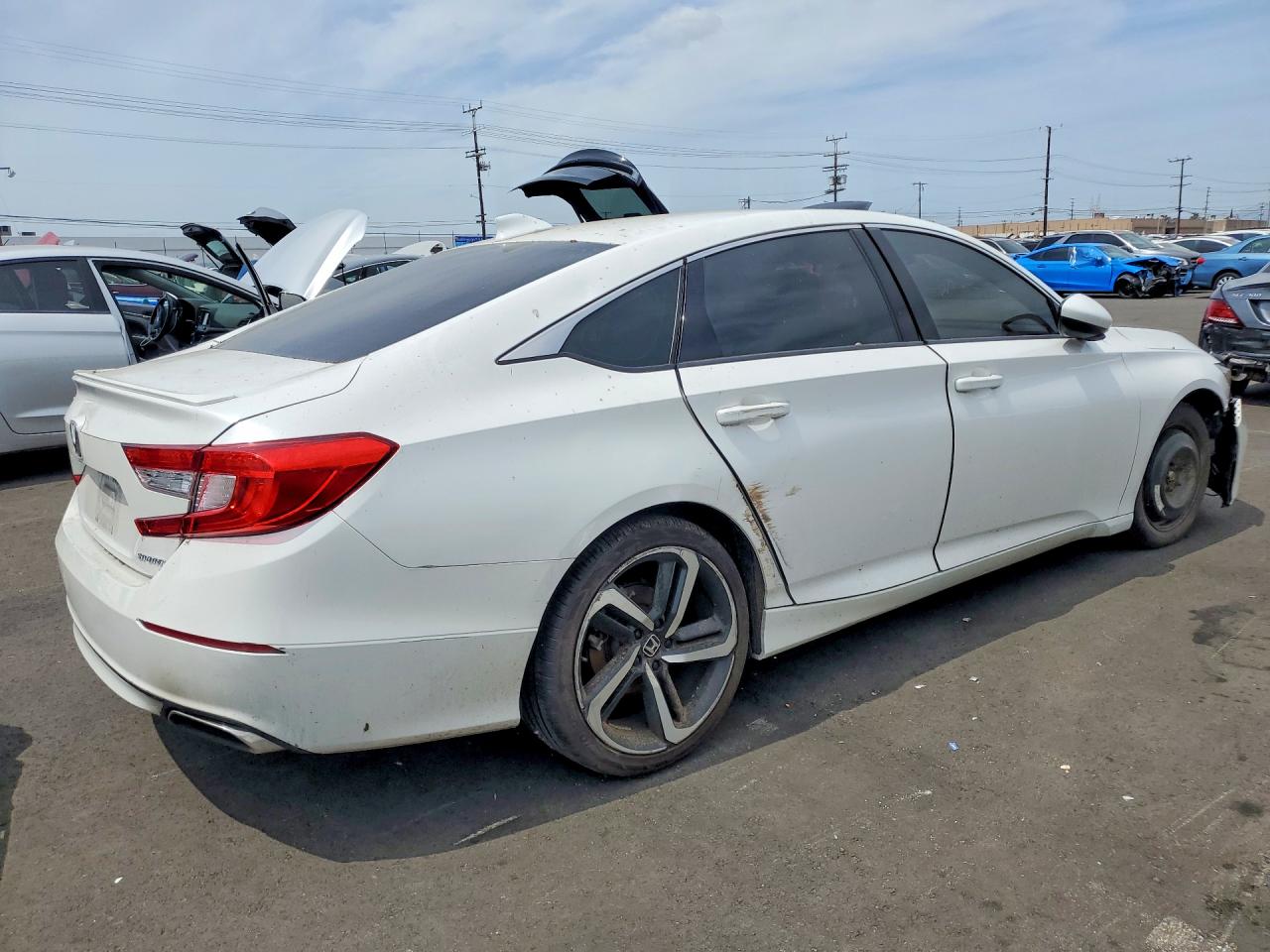 2018 Honda Accord VIN 1HGCV1F31JA147883 photo 3