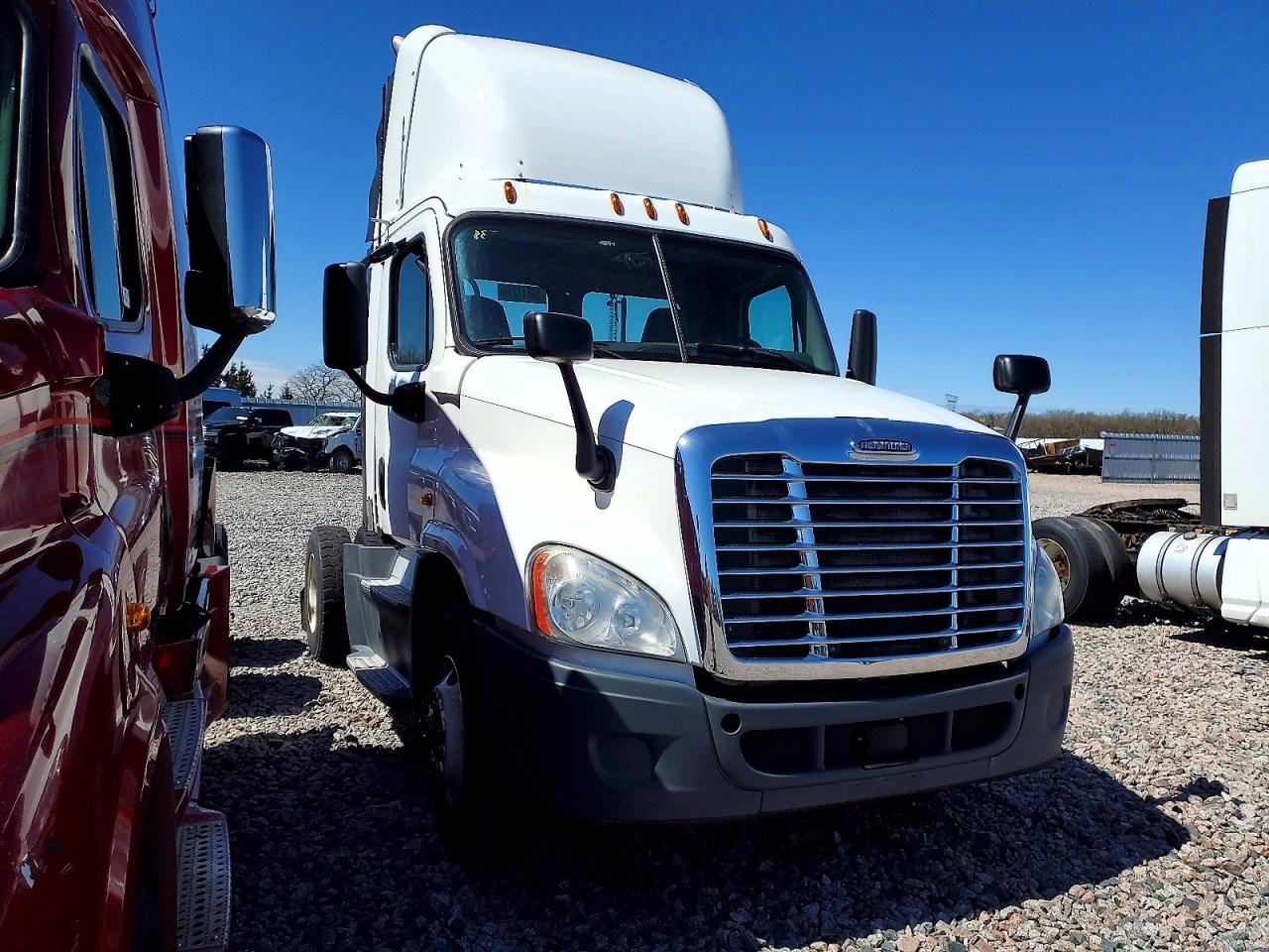 2016 FREIGHTLINER All other VIN 1FUBGEDV9HLHL6948 photo 1
