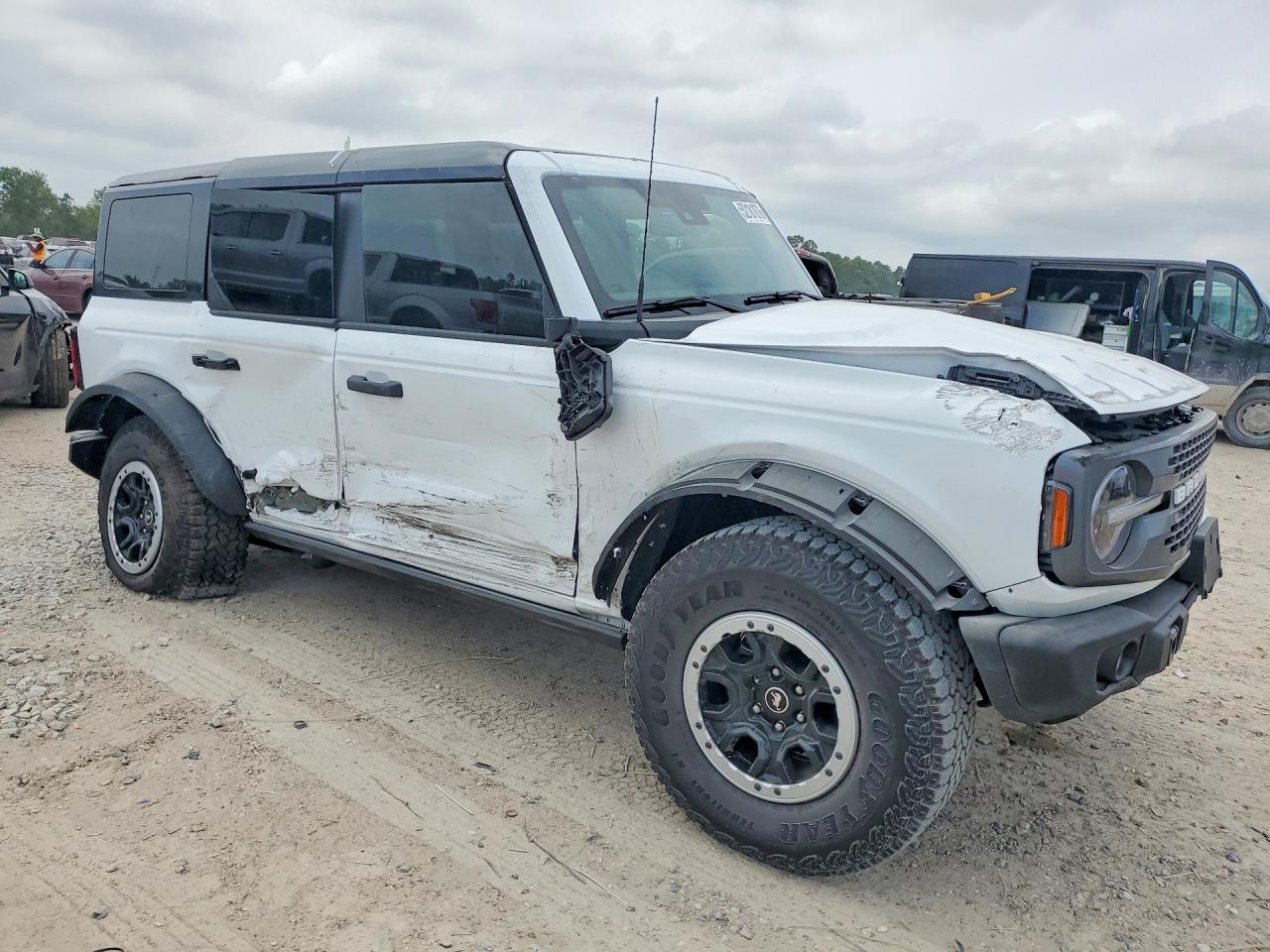 2025 Ford Bronco bad VIN 1FMEE9BP0SLB27558 photo 4