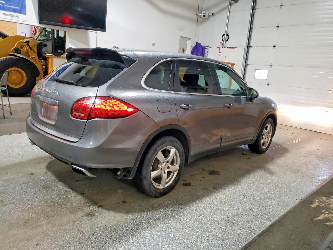2013 Porsche Cayenne VIN WP1AA2A21DLA06227 photo 3