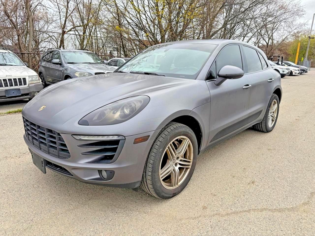2016 Porsche Macan VIN WP1AB2A57GLB45029 photo 2