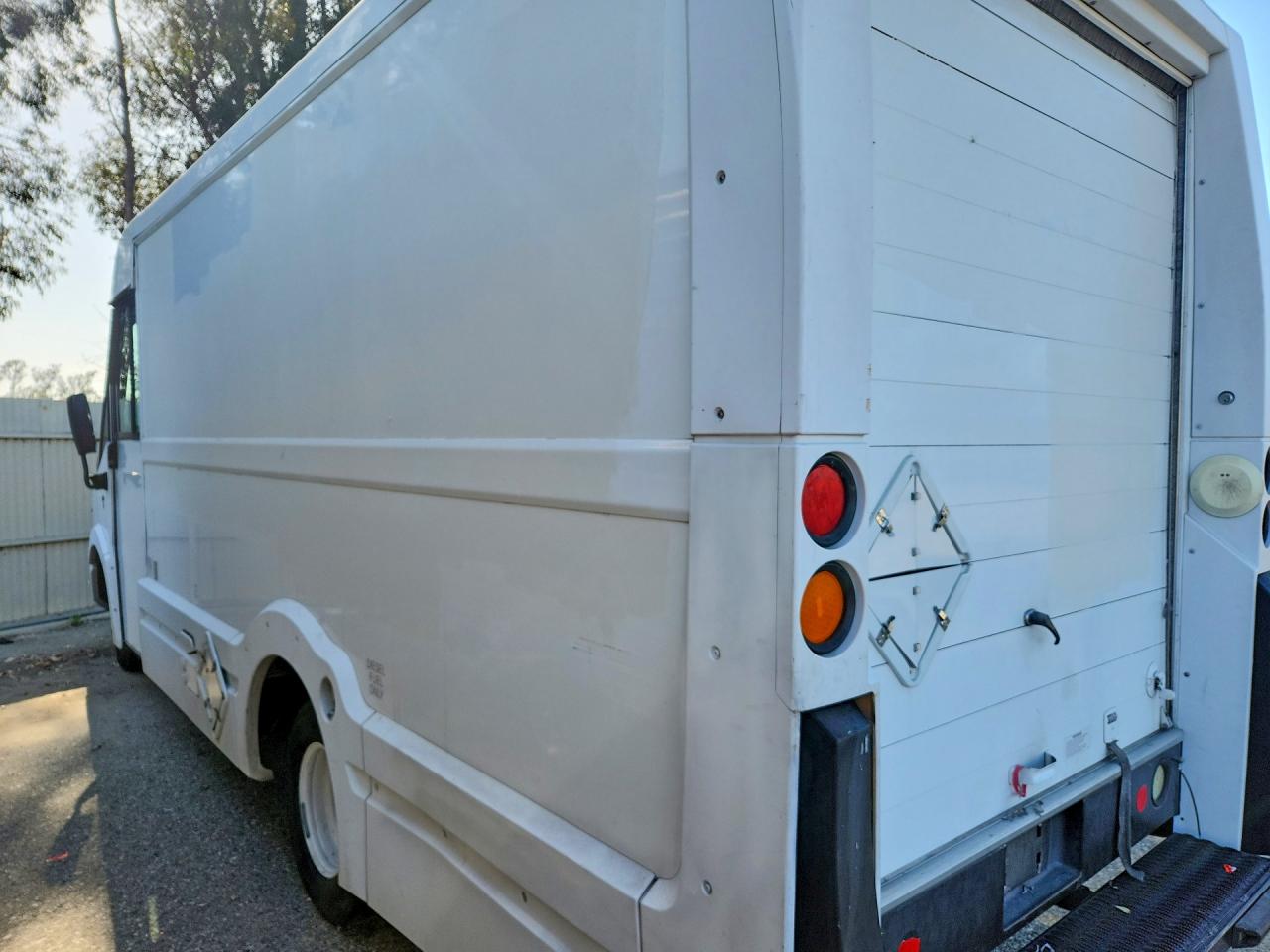 2016 Isuzu Npr VIN JALB4T179G7W01238 photo 2