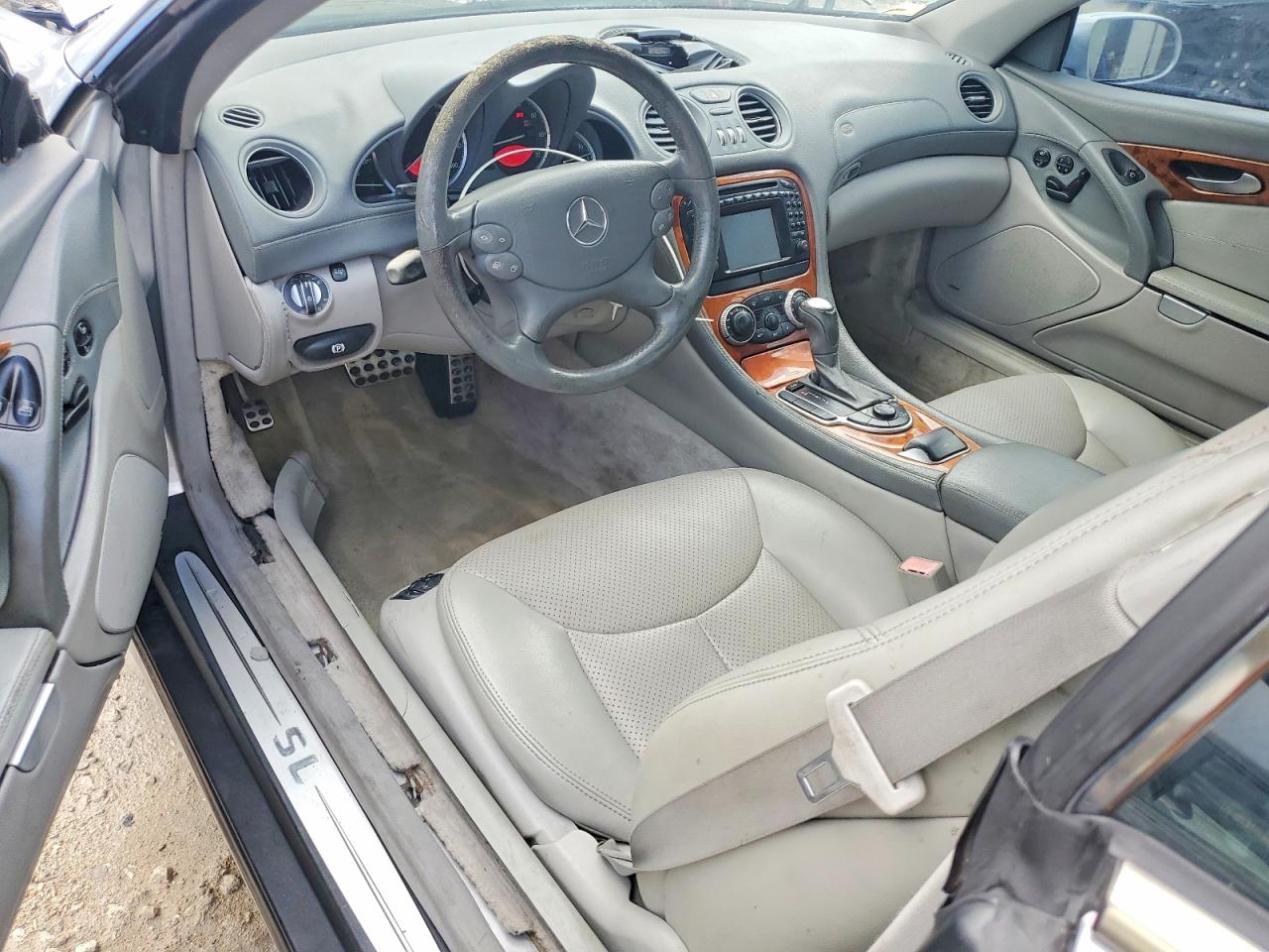 2004 Mercedes-Benz Sl-class VIN WDBSK75F44F084639 photo 8