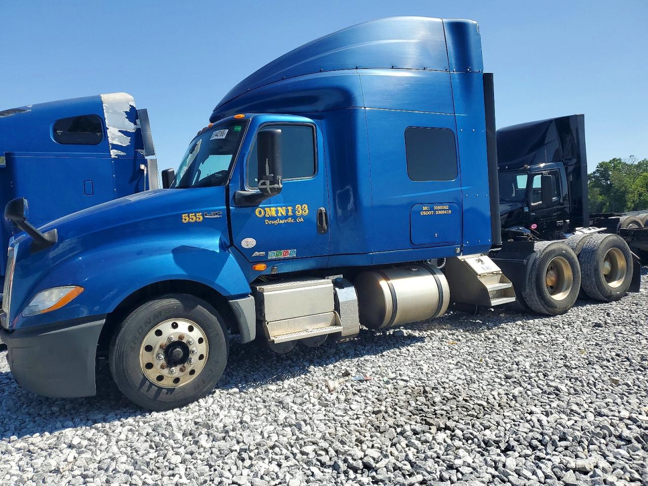 2019 International All models VIN 3HSDZTZR3KN279407 photo 2