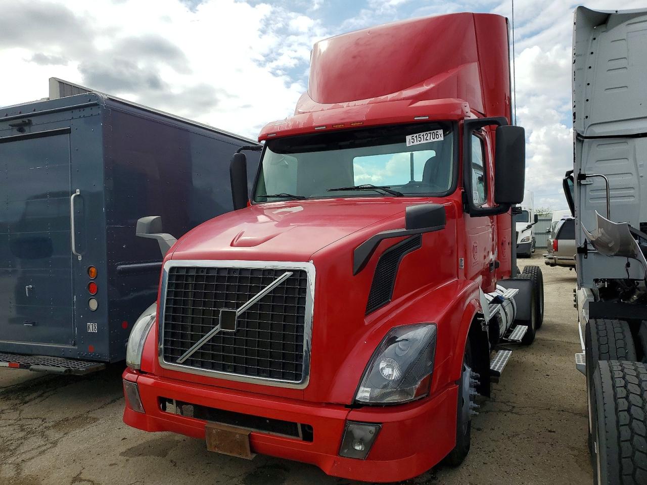 2015 Volvo Vn VIN 4V4N99EH4FN926223 photo 2