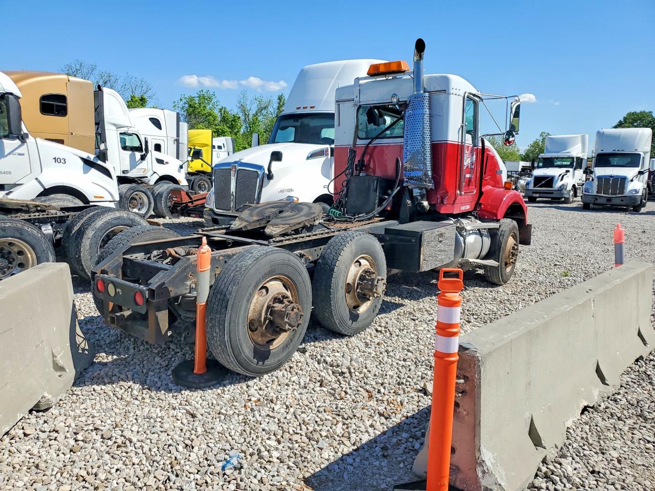 2000 KENWORTH All other VIN 1XKDD09X2YJ831077 photo 3