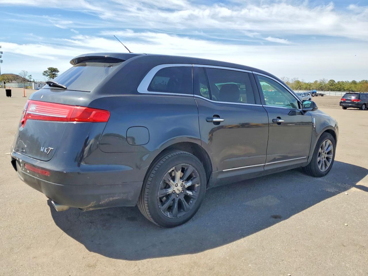 2013 Lincoln Mkt VIN 2LMHJ5FK8DBL54018 photo 3