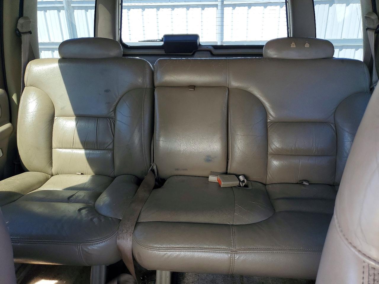 1996 GMC Yukon VIN 1GKEK13R3TJ737308 photo 10