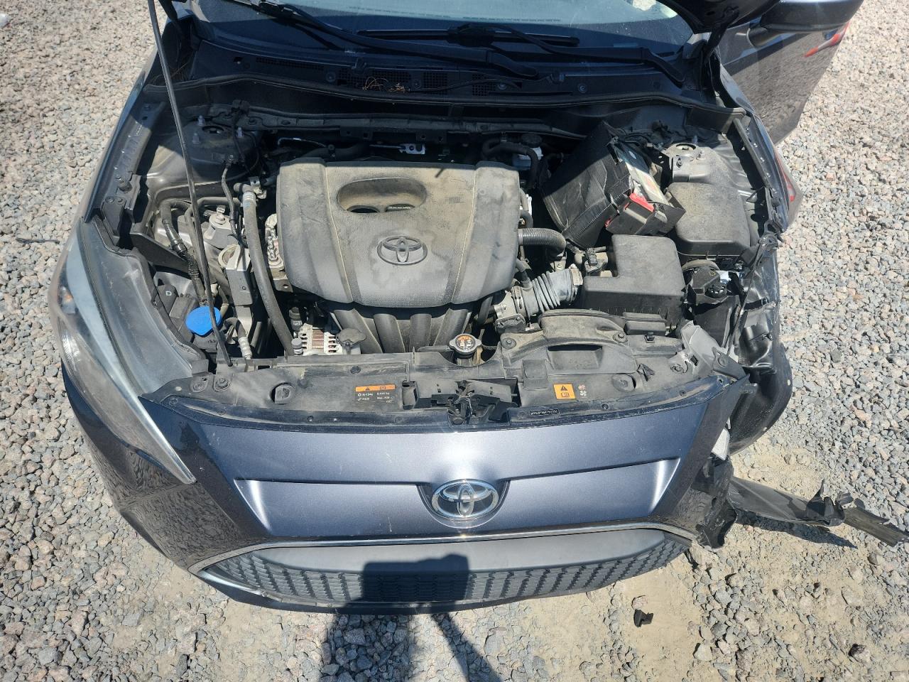 2019 Toyota Yaris VIN 3MYDLBYV6KY513350 photo 11