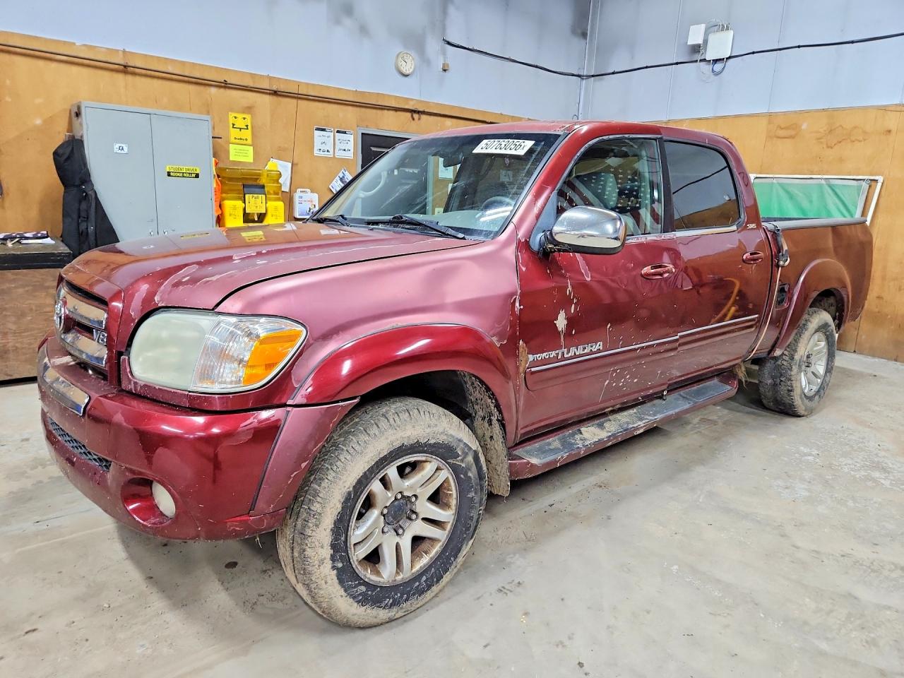 2005 Toyota Tundra VIN 5TBDT44105S477429 photo 1