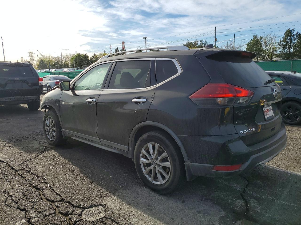 2018 Nissan Rogue VIN KNMAT2MV2JP551648 photo 2