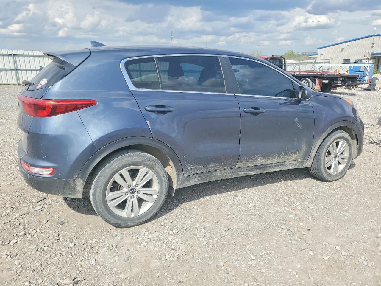 2018 Sportage VIN KNDPM3AC9J7324344 photo 3