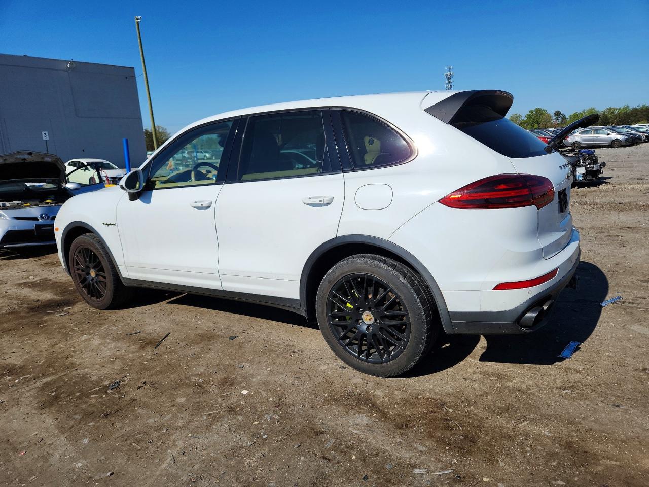 2015 Porsche Cayenne VIN WP1AE2A24FLA53534 photo 2