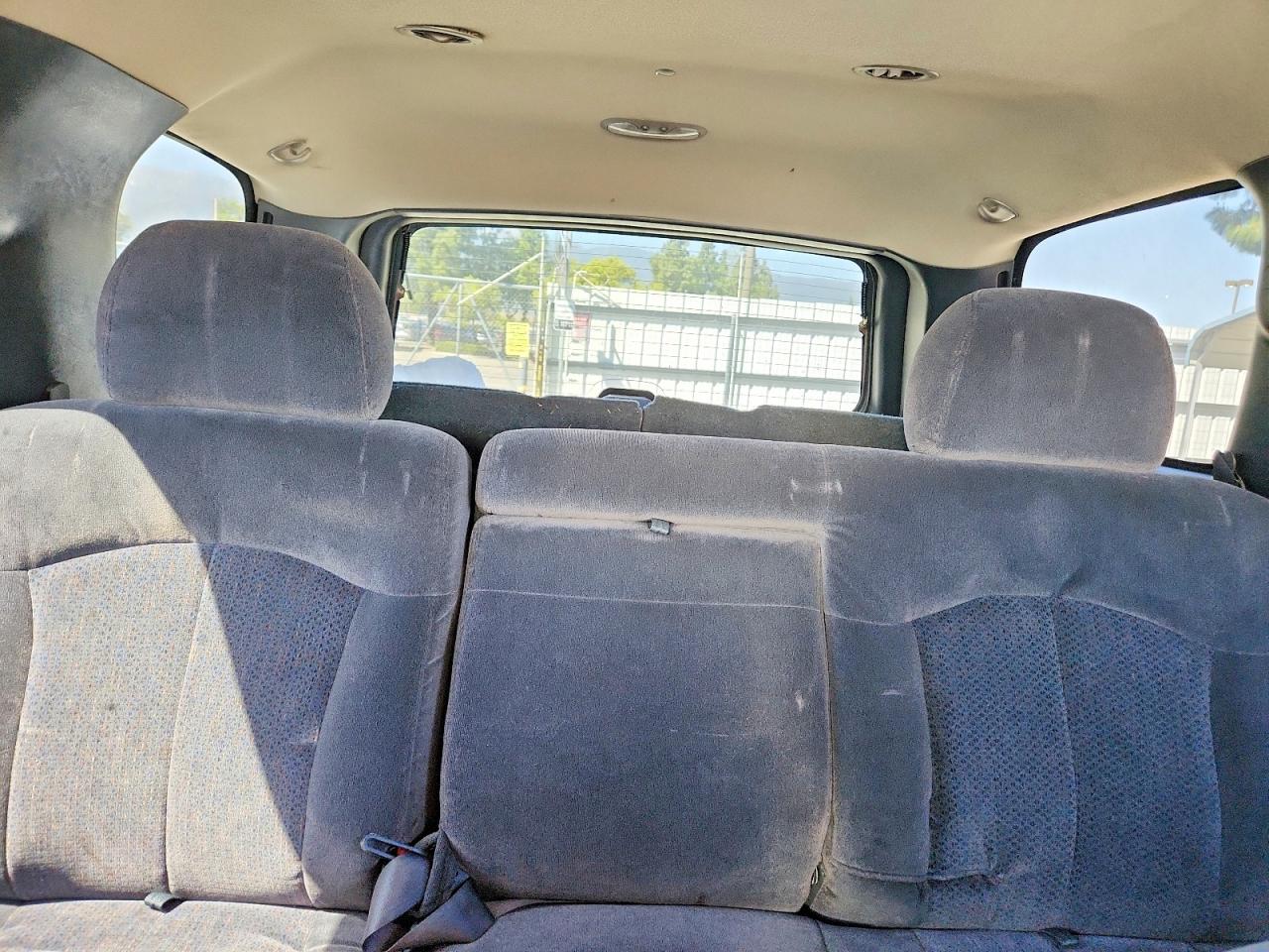 2001 Chevrolet Tahoe VIN 1GNEC13T51R187958 photo 10