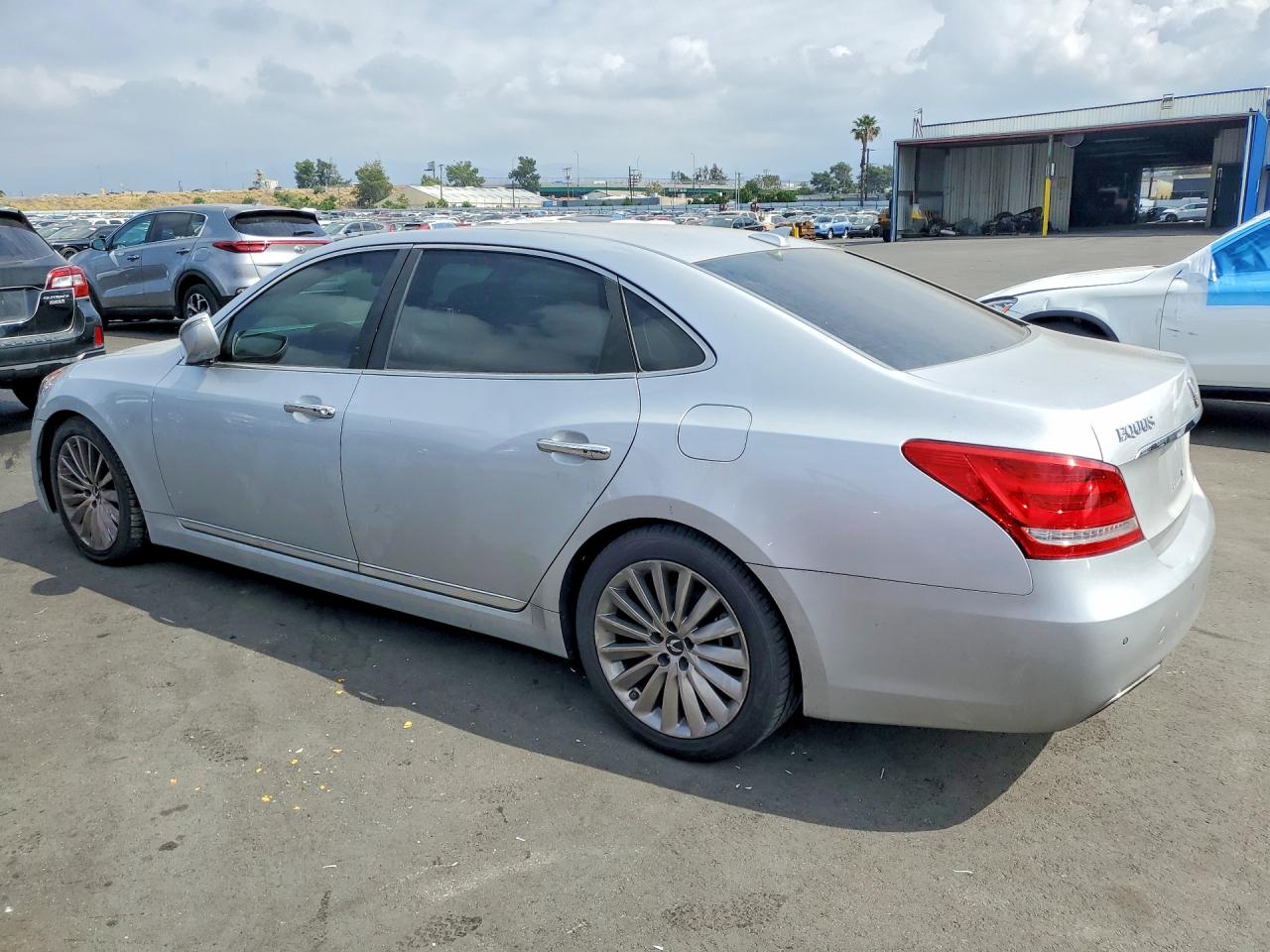 2015 Hyundai Equus VIN KMHGH4JH4FU094190 photo 2