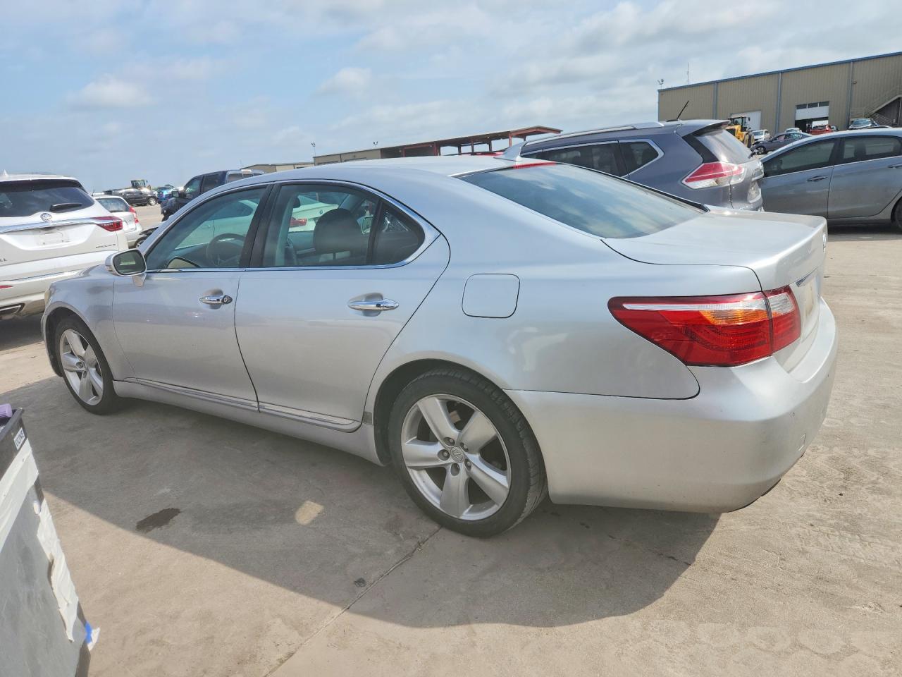 2011 Lexus Ls460 VIN JTHBL5EF0B5107225 photo 2