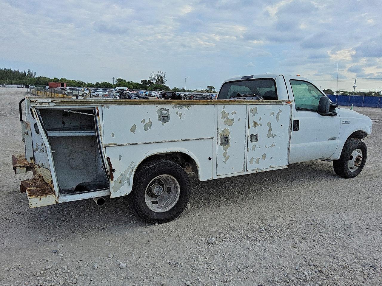 2006 Ford F350 VIN 1FDWF36P36EB34846 photo 3