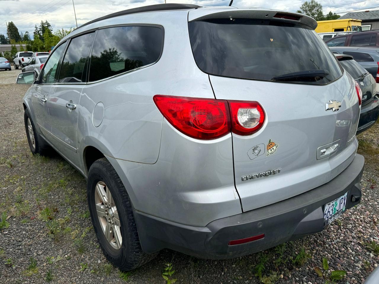 2010 Chevrolet Traverse VIN 1GNLVGED8AS106129 photo 3