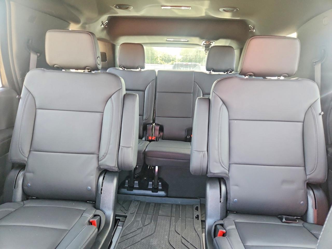 2026 Chevrolet Tahoe VIN 1GNS5NKD6TR128905 photo 10