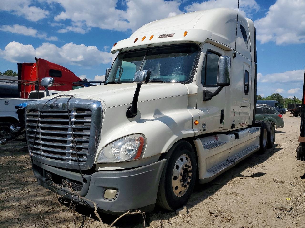 2011 FREIGHTLINER All other VIN 1FUJGLDR6BLAZ4649 photo 2