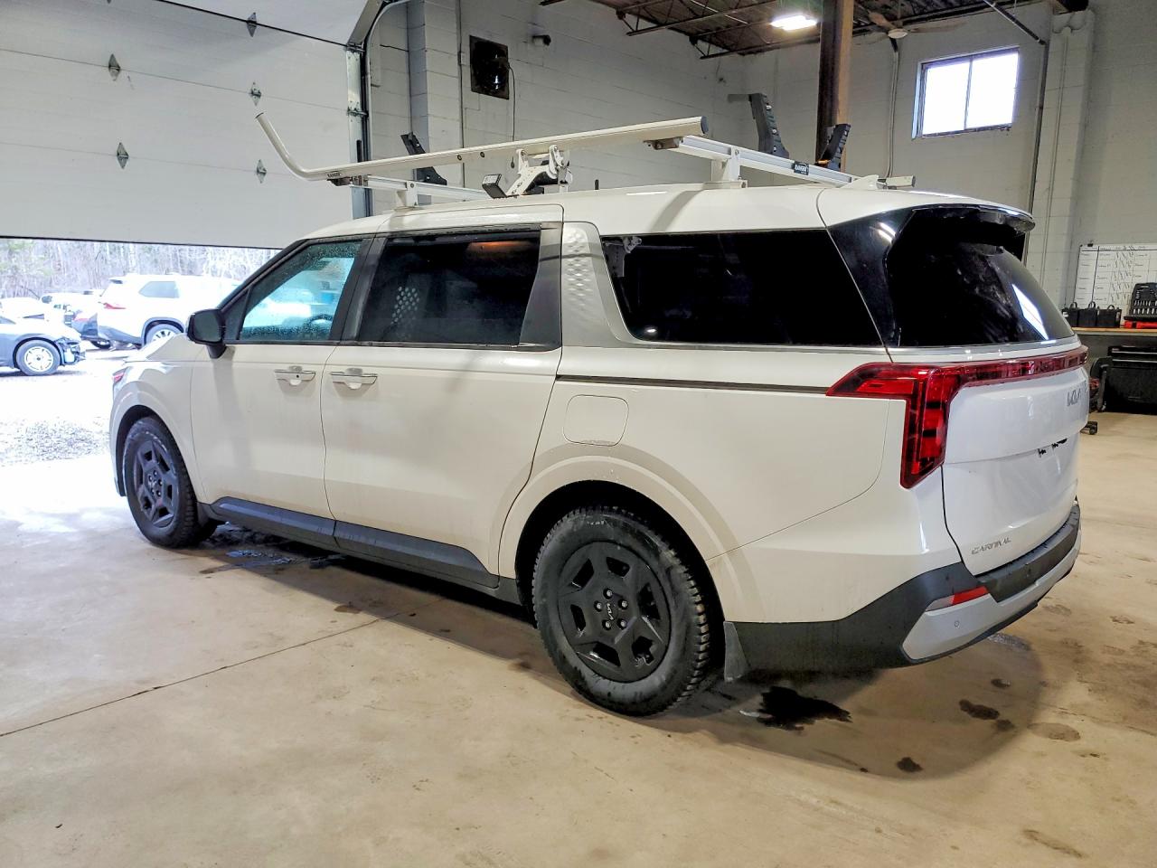 2025 Kia SEDONA VIN KNDNB5K38S6519916 photo 2