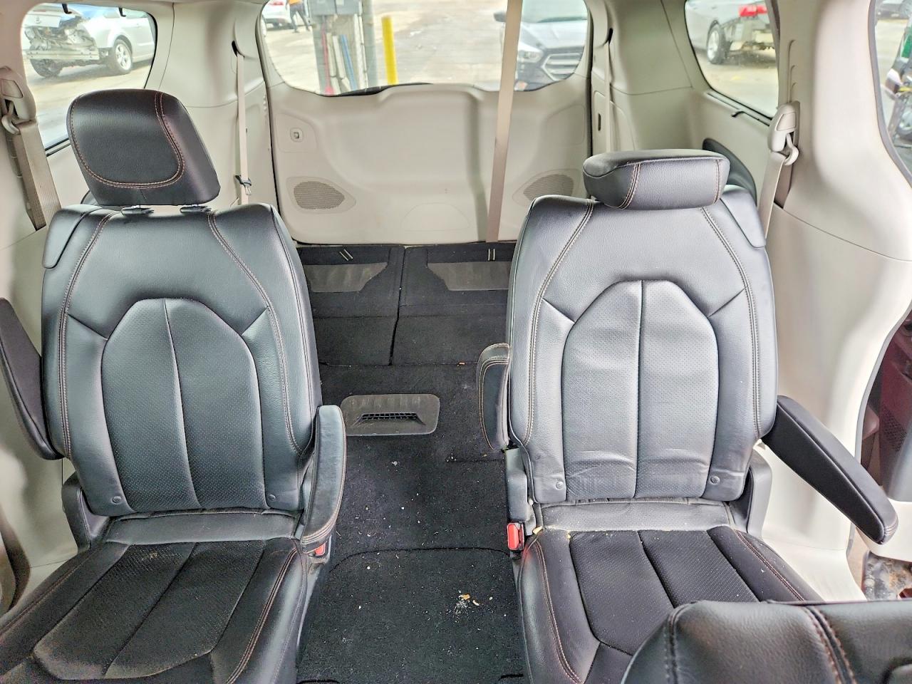 2018 Chrysler Pacifica VIN 2C4RC1BG4JR233434 photo 10
