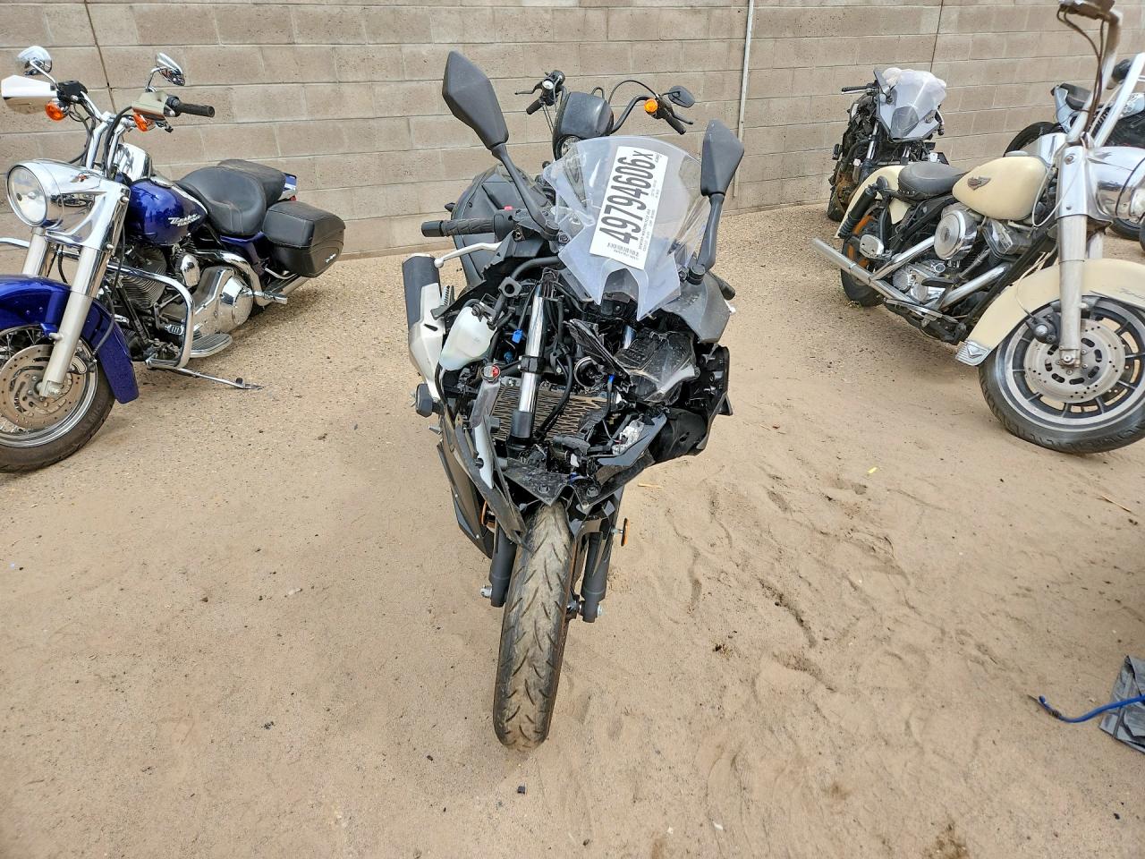2025 Kawasaki Ex VIN ML5EXGJ12SDA68102 photo 2