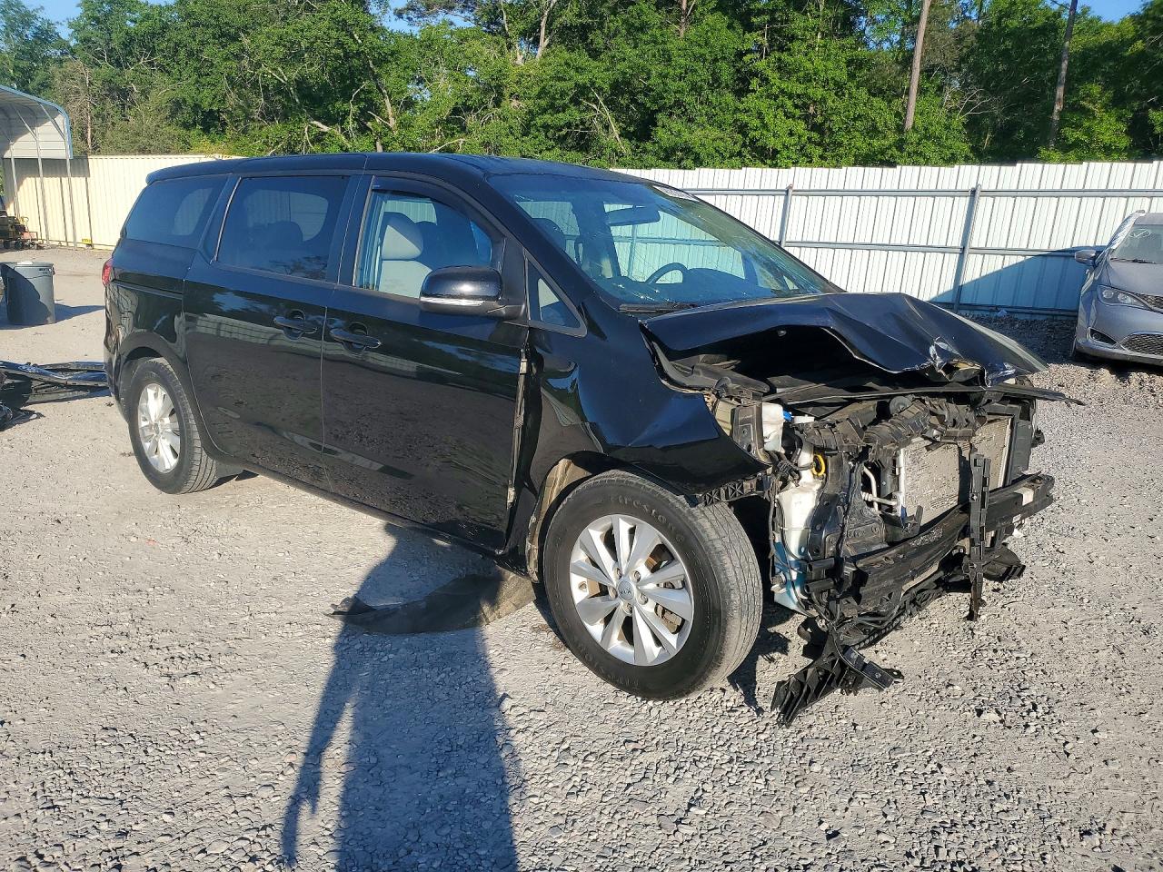 2018 Kia SEDONA VIN KNDMB5C17J6390526 photo 4