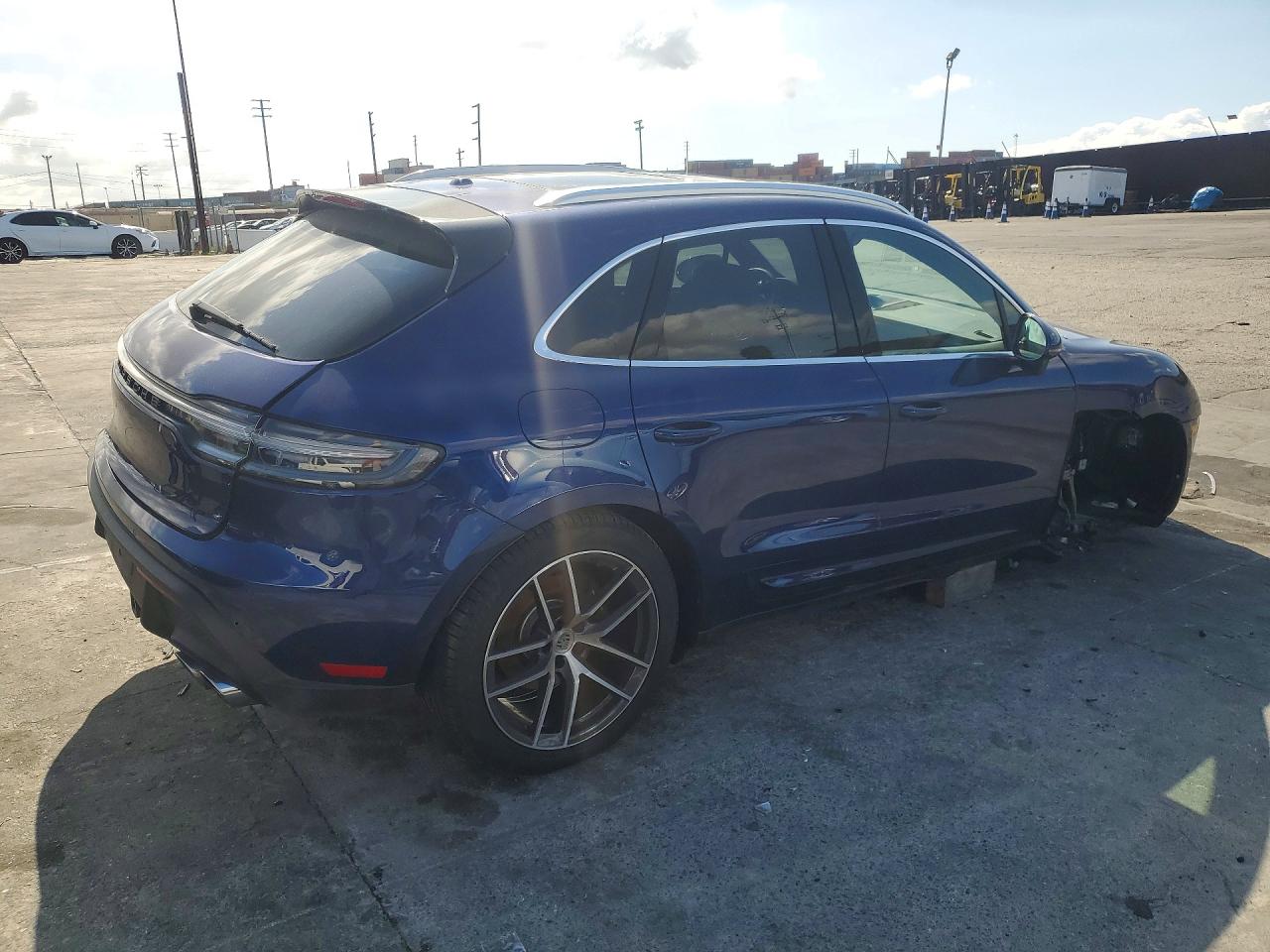 2026 Porsche Macan VIN WP1AA2A59TLB00140 photo 3